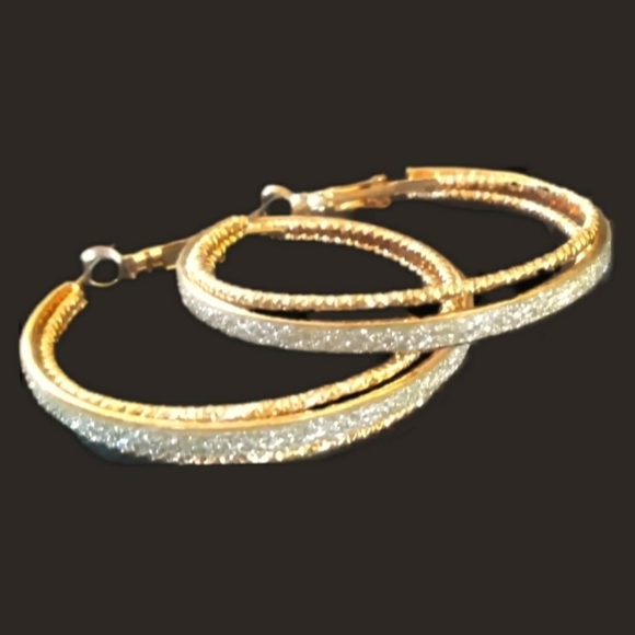 Source Unknown Jewelry - 💫New💫 Triple ring multi-textured gold toned and sparkle hoop earrings.